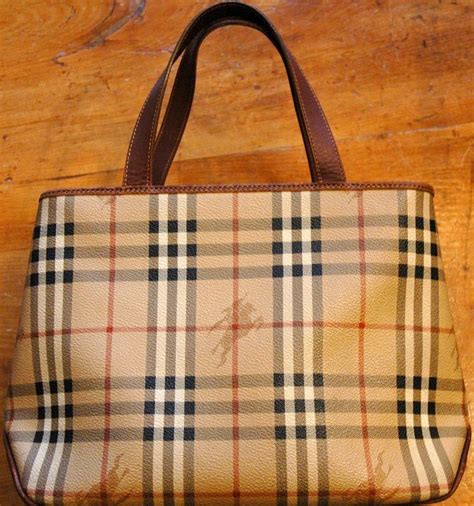 Come riconoscere una borsa Burberry originale 